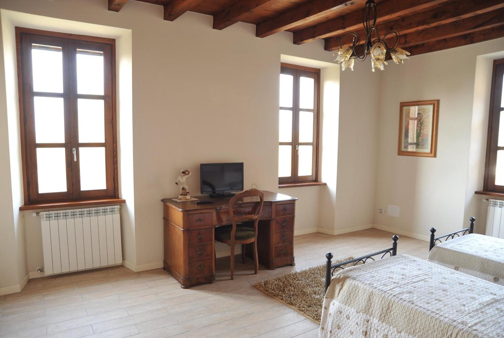 إيزِيو B&B Ronco Degli Ulivi الغرفة الصورة
